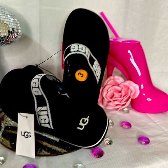 UGG Other - Ugg K Zuma Sling Sandals Black size 3